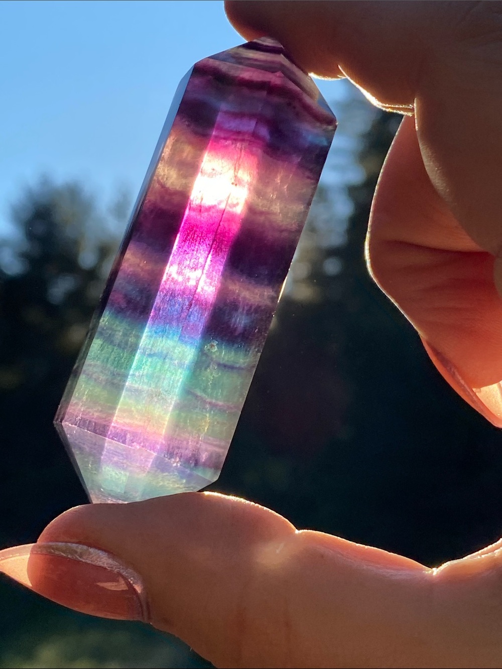 Double terminated fluorite crystal carving - Picture 2 of 3